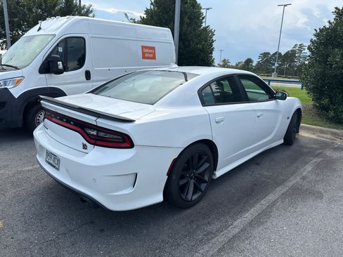 Used 2019 Dodge Charger Scat Pack w/ Navigation & Travel Group RWD image 3