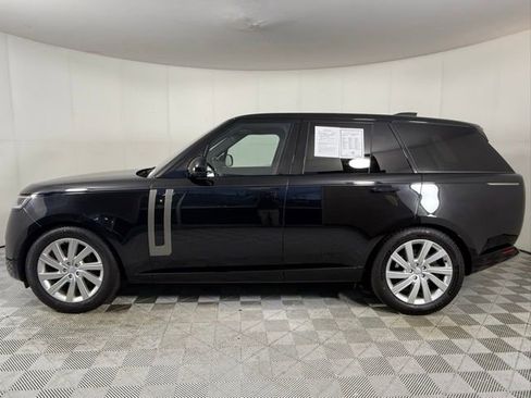 Used 2023 Land Rover Range Rover SE image 3
