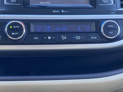 Used 2014 Toyota Highlander Plus image 26