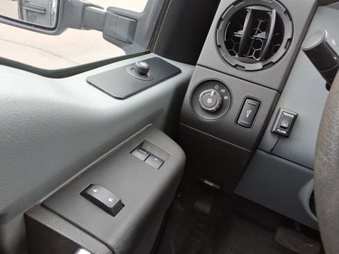 Used 2011 Ford F250 XL image 22