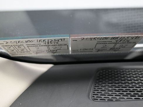 Used 2024 Chrysler Pacifica Touring-L image 10