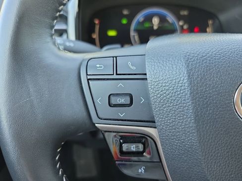 Used 2025 Toyota Camry SE FWD image 19