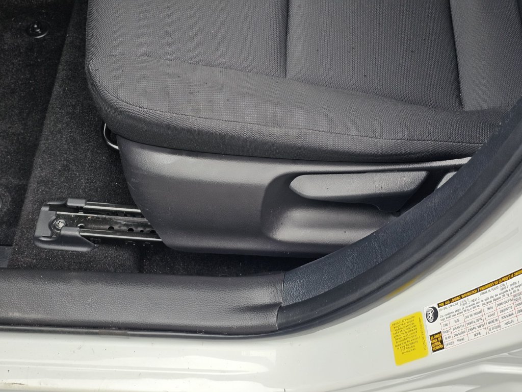 Used 2024 Toyota Corolla LE FWD image 17