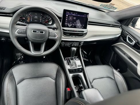 Used 2024 Jeep Compass Limited image 9