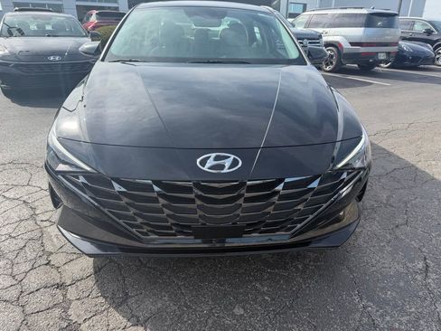 Used 2023 Hyundai Elantra Limited FWD image 2