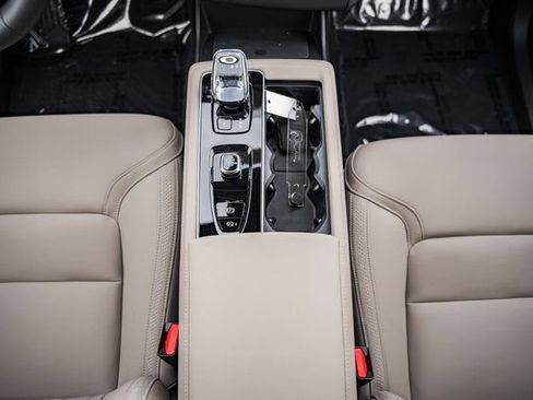 New 2026 Volvo XC90 B6 Plus w/ Protection Package Premier image 26