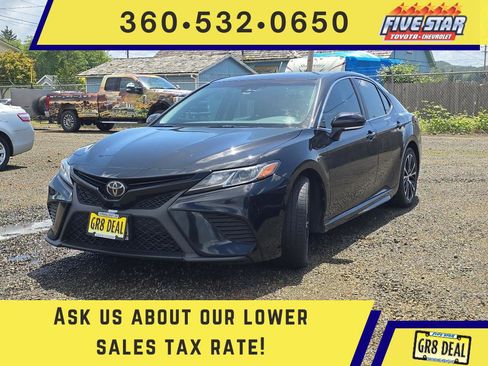 Used 2018 Toyota Camry SE w/ Moonroof Package FWD image 1