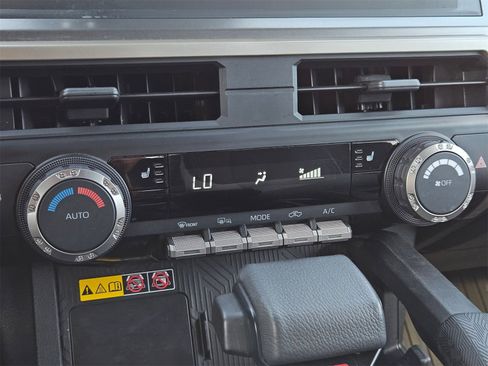 Used 2024 Toyota Tacoma 4x4 Double Cab image 18