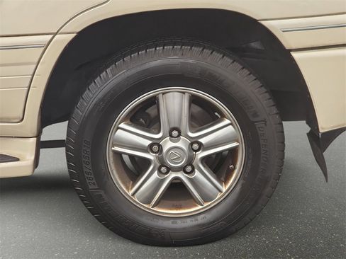 Used 2006 Lexus LX 470 4WD image 38