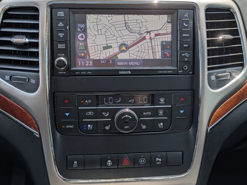 Used 2012 Jeep Grand Cherokee Overland AWD/4WD image 24