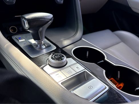 Used 2021 Genesis G70 2.0T image 9