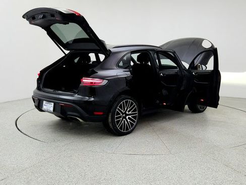 Used 2022 Porsche Macan image 11