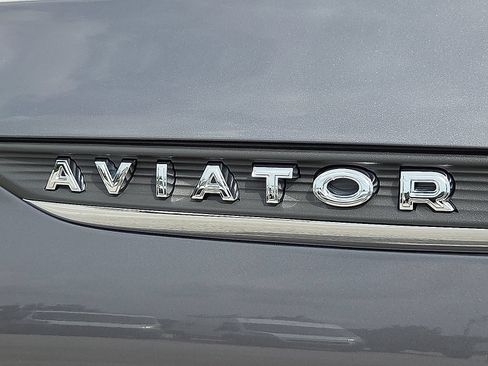 Used 2023 Lincoln Aviator Reserve w/ Elements Package Plus AWD/4WD image 9