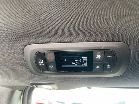 Used 2025 Chrysler Pacifica Limited image 56