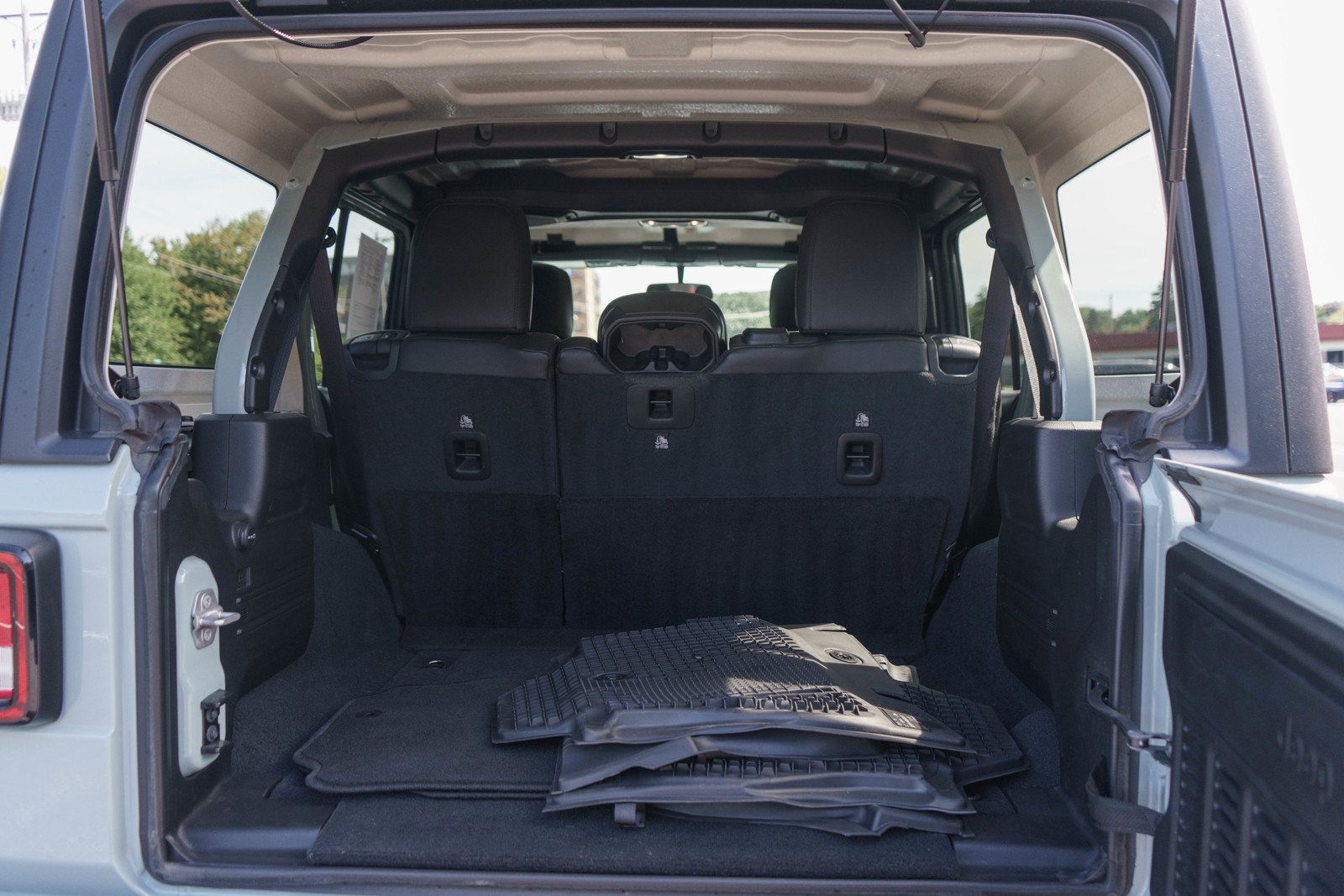 Used 2023 Jeep Wrangler Unlimited Sport AWD/4WD image 9