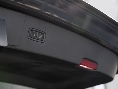 Used 2022 Porsche Cayenne Platinum Edition image 31