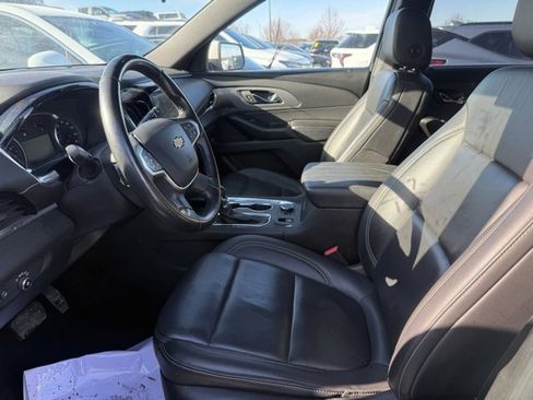 Used 2023 Chevrolet Traverse LT image 4