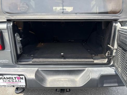 Used 2018 Jeep Wrangler Unlimited Sport image 18