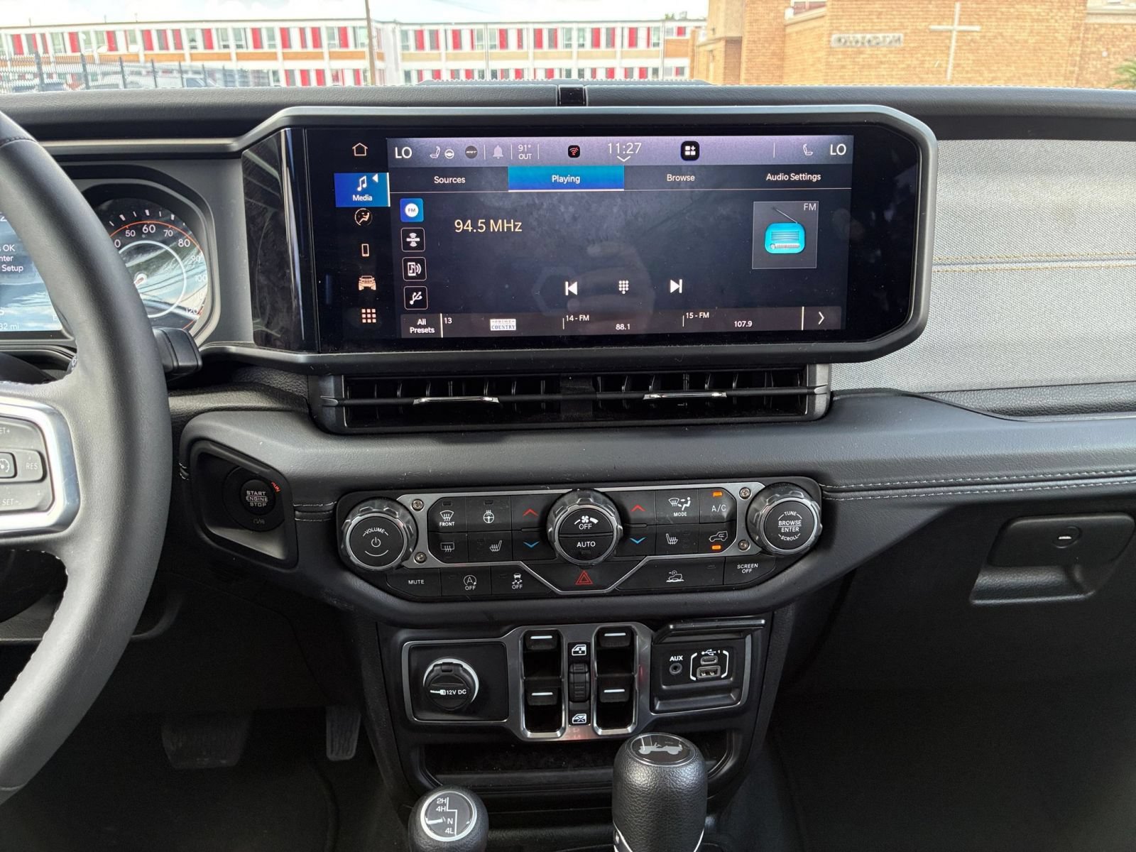 Used 2025 Jeep Wrangler Unlimited Sahara AWD/4WD image 16