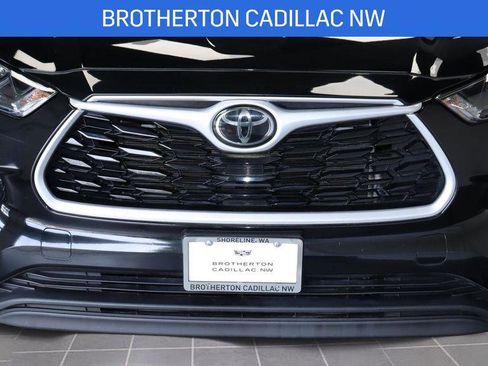 Used 2023 Toyota Highlander XLE image 11