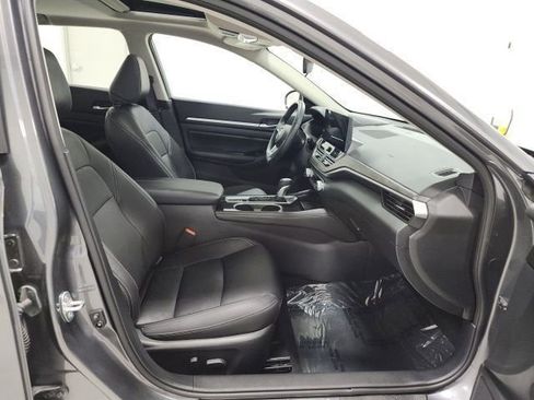 Used 2024 Nissan Altima 2.5 SL FWD image 12
