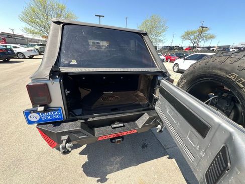 Used 2016 Jeep Wrangler Unlimited Sport w/ Connectivity Group AWD/4WD image 23