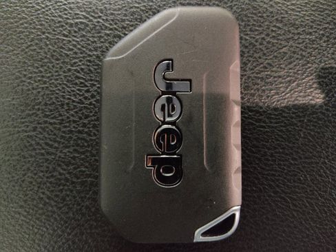 Used 2018 Jeep Wrangler Unlimited Sport image 32