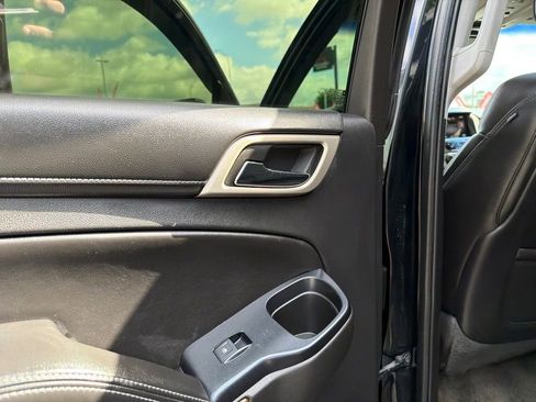 Used 2015 GMC Yukon XL Denali w/ Touring Package AWD/4WD image 37