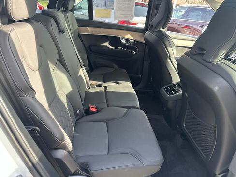 Used 2025 Volvo XC90 B6 Plus image 40