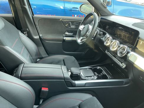 Used 2022 Mercedes-Benz GLB 250 image 8