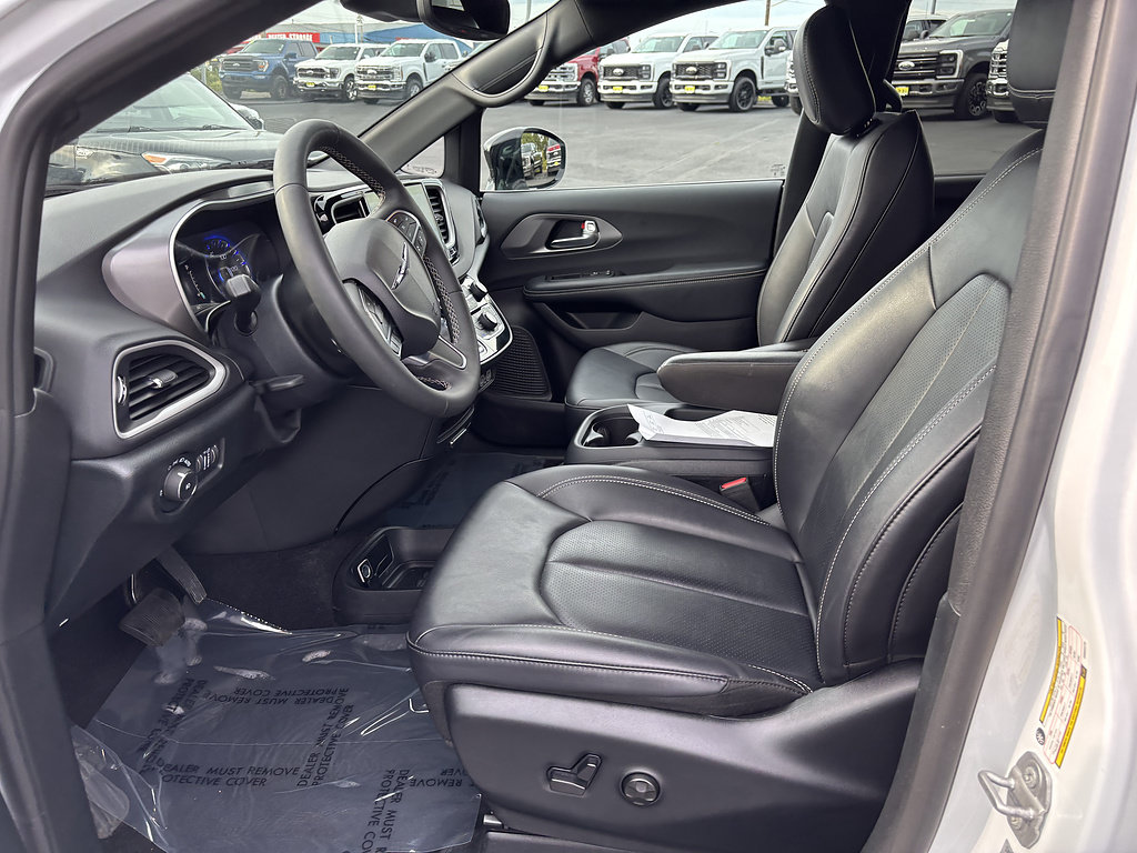 Used 2025 Chrysler Pacifica Select FWD image 15