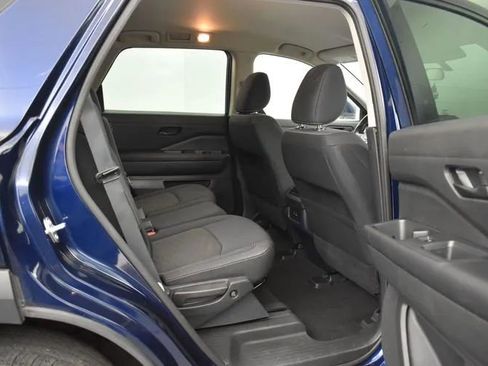 Used 2024 Nissan Pathfinder SV FWD image 18