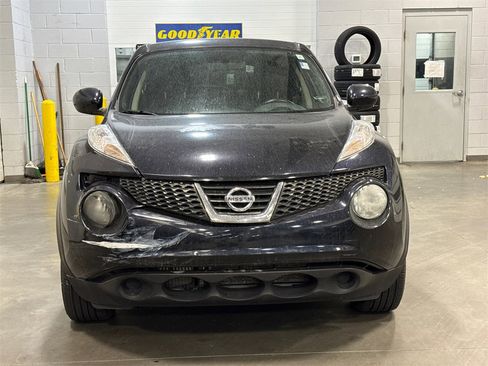 Used 2013 Nissan Juke SV image 2