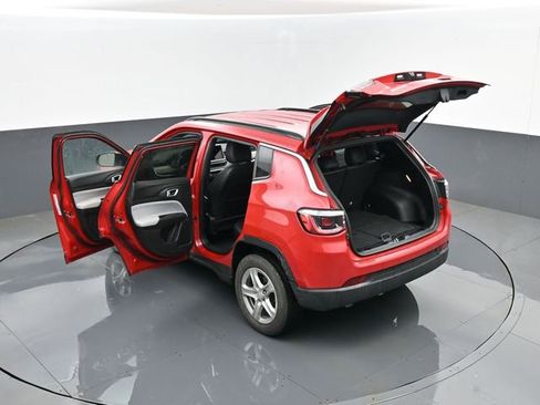 Used 2024 Jeep Compass Latitude image 25