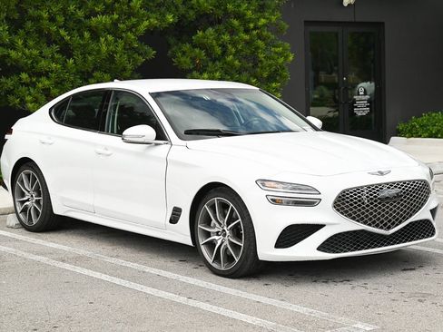 Used 2025 Genesis G70 2.5T image 3