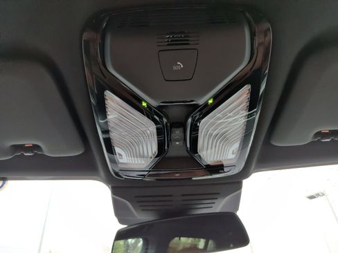 Used 2025 BMW X5 xDrive40i w/ Executive Package image 33