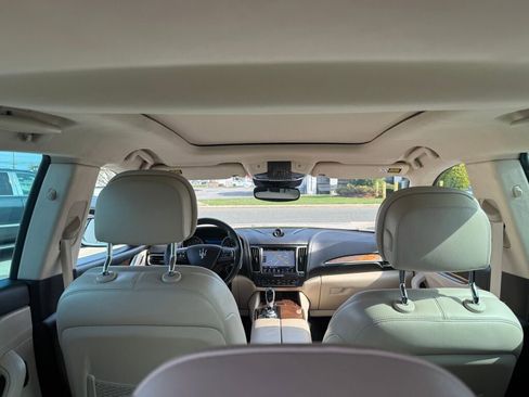 Used 2017 Maserati Levante S image 32