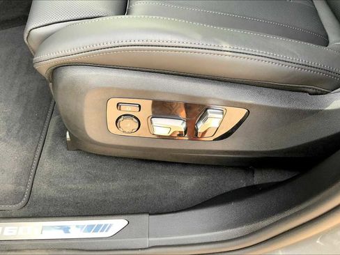 New 2026 BMW X7 M60i image 16
