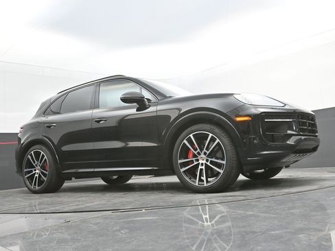New 2025 Porsche Cayenne GTS image 30