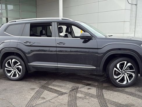 Used 2023 Volkswagen Atlas SEL image 2