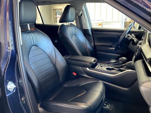 Used 2023 Toyota Highlander XLE image 26