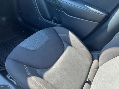 Used 2016 Jeep Cherokee Latitude AWD/4WD image 29