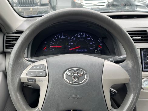 Used 2011 Toyota Camry LE FWD image 16