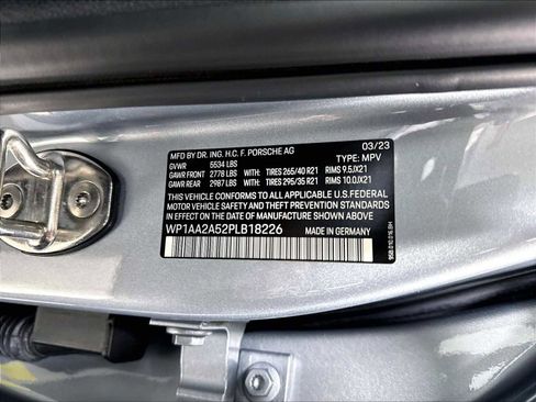 Used 2023 Porsche Macan AWD/4WD image 35