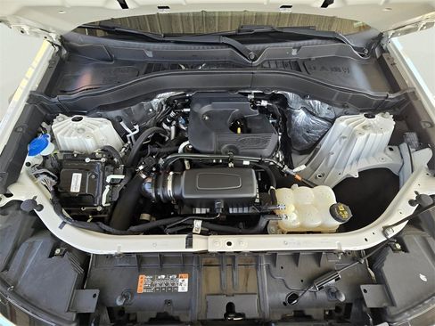 Used 2020 Ford Explorer XLT image 25