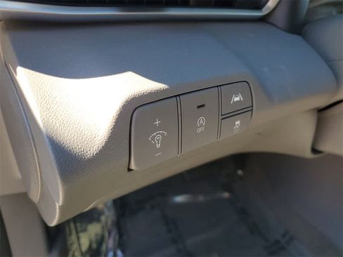 Used 2023 Hyundai Elantra SE image 19