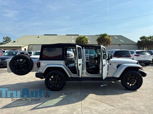 Used 2023 Jeep Wrangler Unlimited Sahara w/ Cold Weather Group AWD/4WD image 19