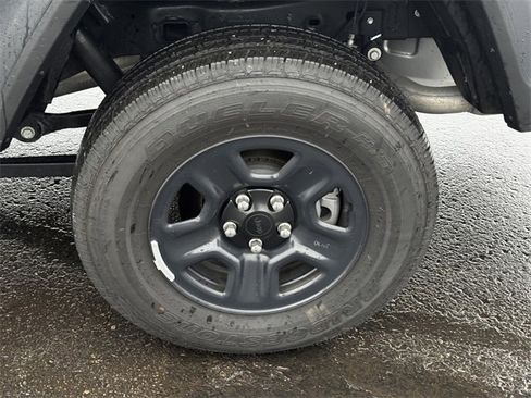 Used 2024 Jeep Gladiator Sport image 12