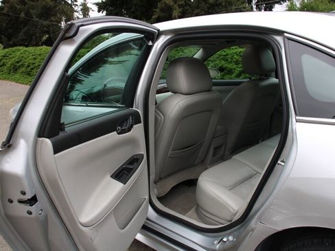 Used 2010 Chevrolet Impala LT w/ Luxury Edition Package FWD image 15