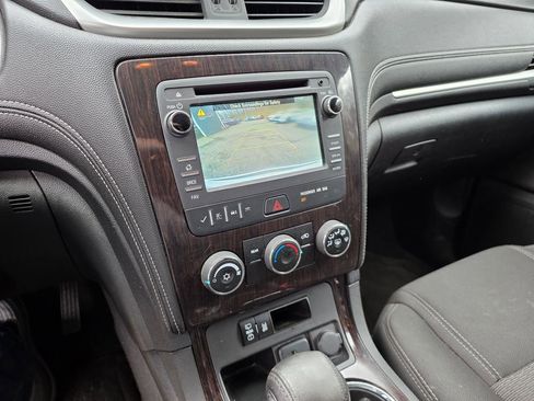 Used 2017 Chevrolet Traverse LT image 11